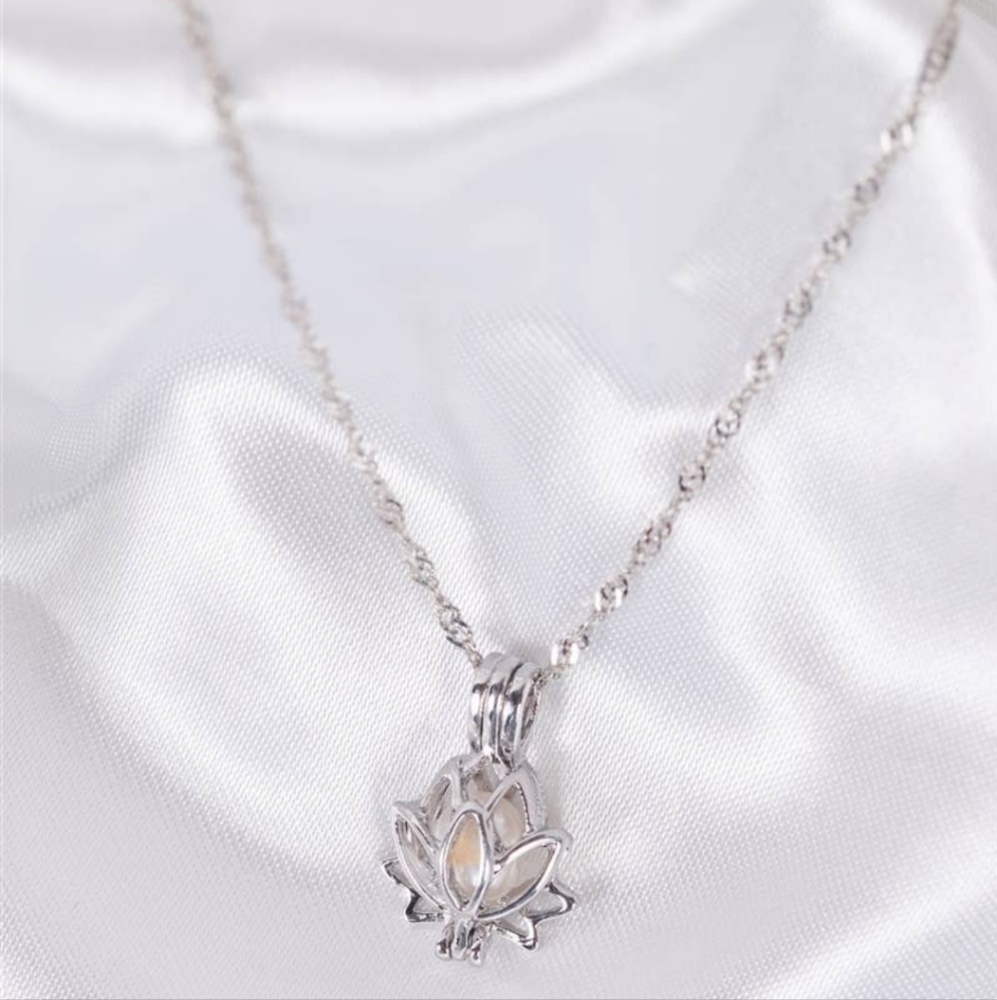 Silver Lotus Pearl Necklace - Picture 3 of 3